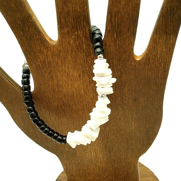 Puka Shell Bracelet Black White Chips Lobster Clasp - Picture 10 of 13